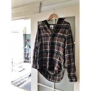 FLASH SALE ⚡️ LF Brown Plaid Top w/ Cutout Back!